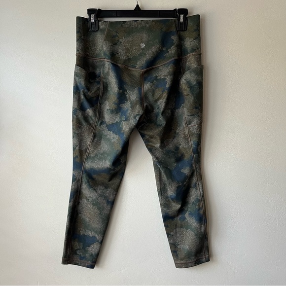 ATHLETA SALUTATION STASH HIGH RISE 7/8 LEGGING Topiary Abstract Olive - Picture 4 of 13